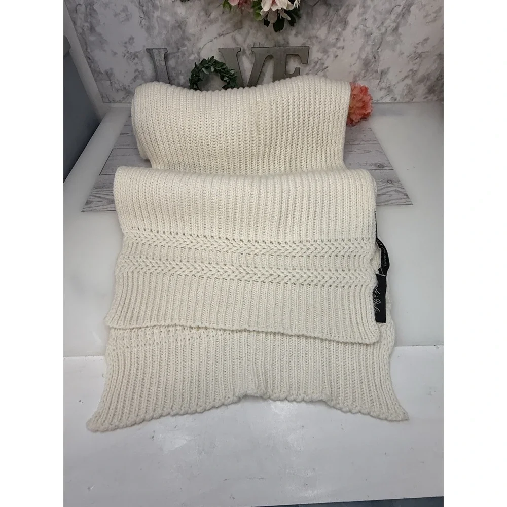 Armani Exchange Women's Knitted Cozy Ivory Made in Italy Knit Scarf 86